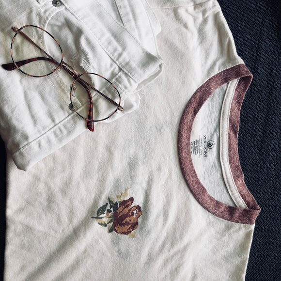 Women’s VOLCOM floral t-shirt - Picture 1 of 3
